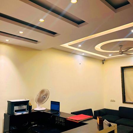 Hotel Aerocity Golden Close To New Delhi Airport Dış mekan fotoğraf