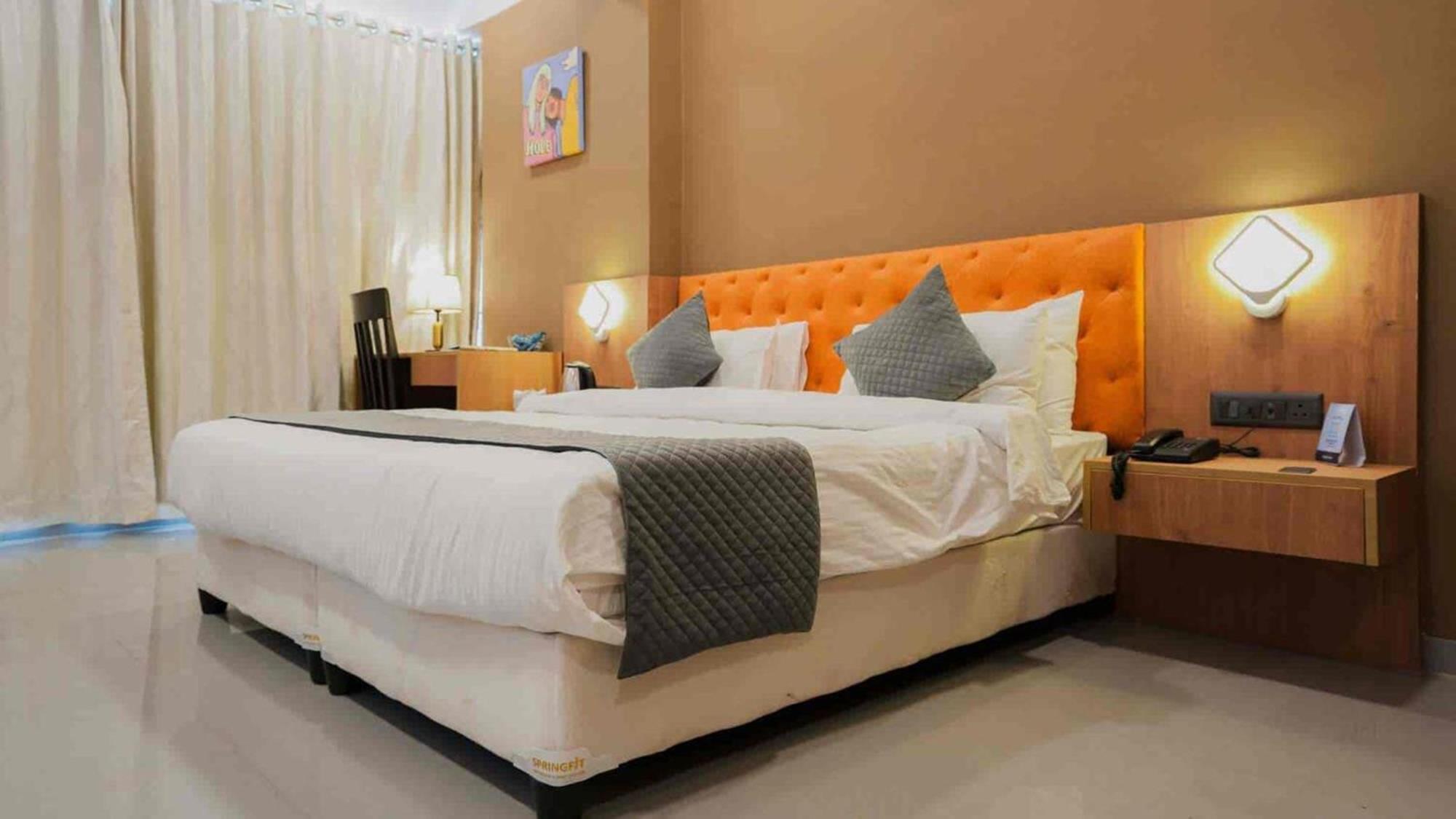 Hotel Aerocity Golden Close To New Delhi Airport Dış mekan fotoğraf