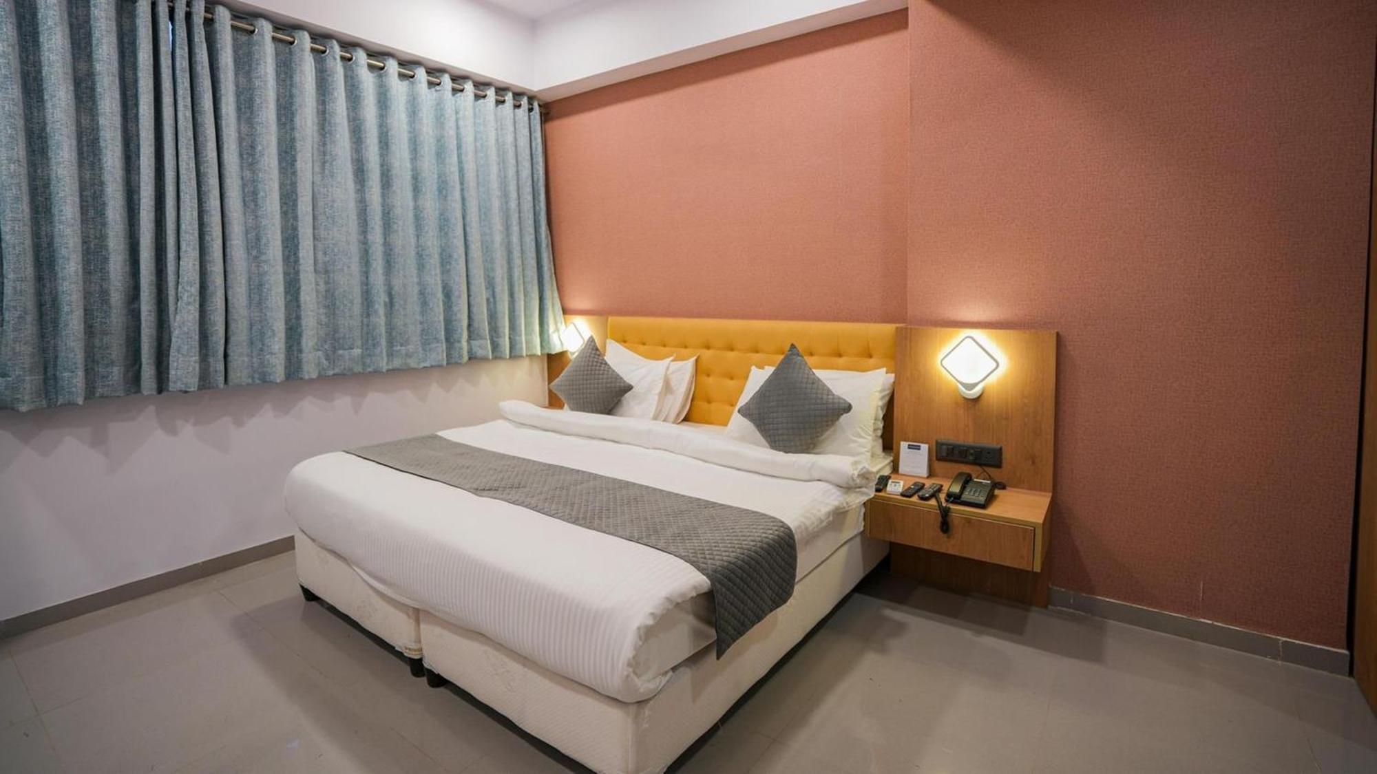 Hotel Aerocity Golden Close To New Delhi Airport Dış mekan fotoğraf