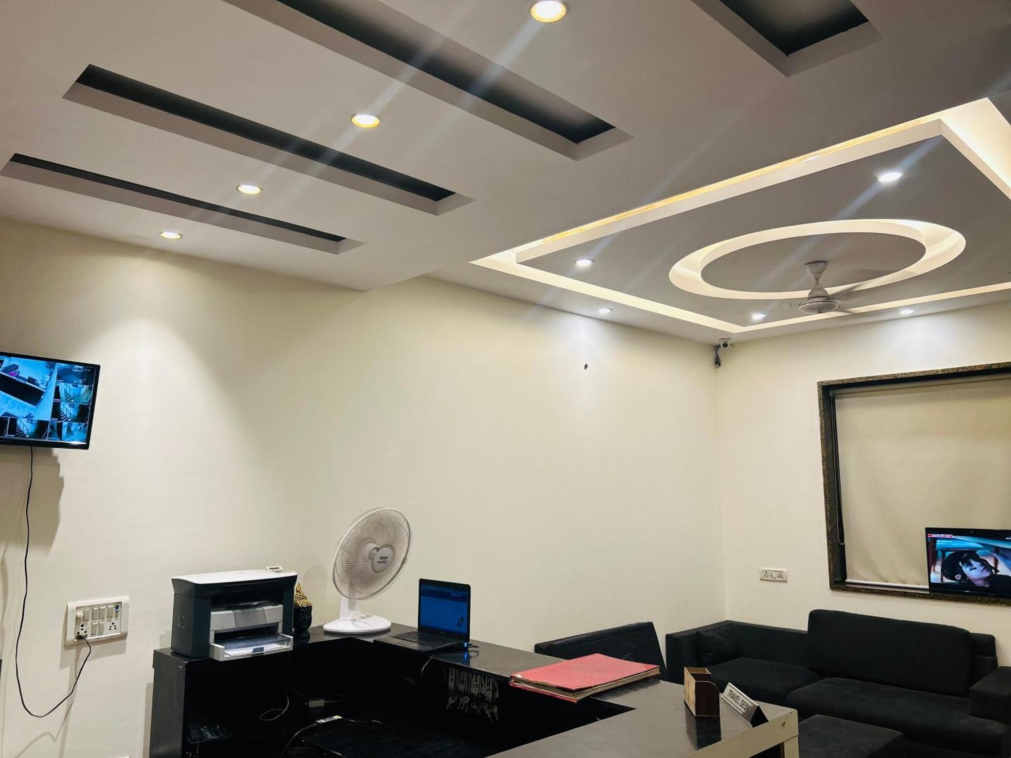 Hotel Aerocity Golden Close To New Delhi Airport Dış mekan fotoğraf