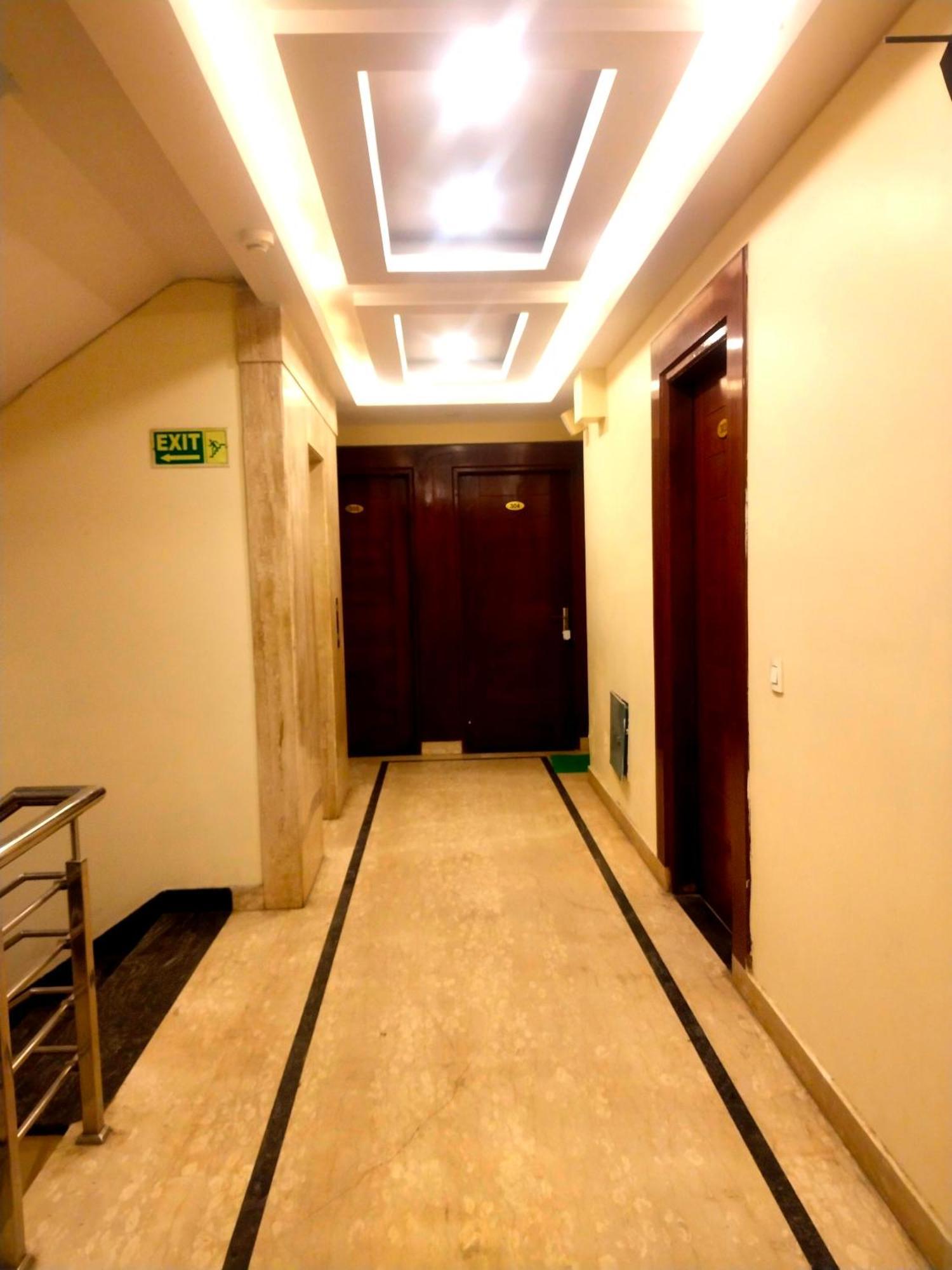 Hotel Aerocity Golden Close To New Delhi Airport Dış mekan fotoğraf