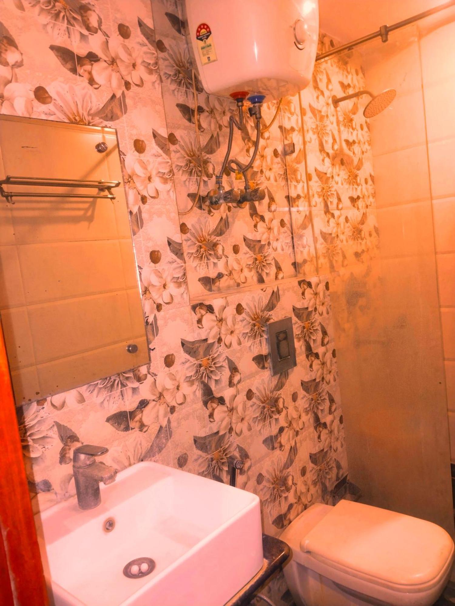 Hotel Aerocity Golden Close To New Delhi Airport Dış mekan fotoğraf