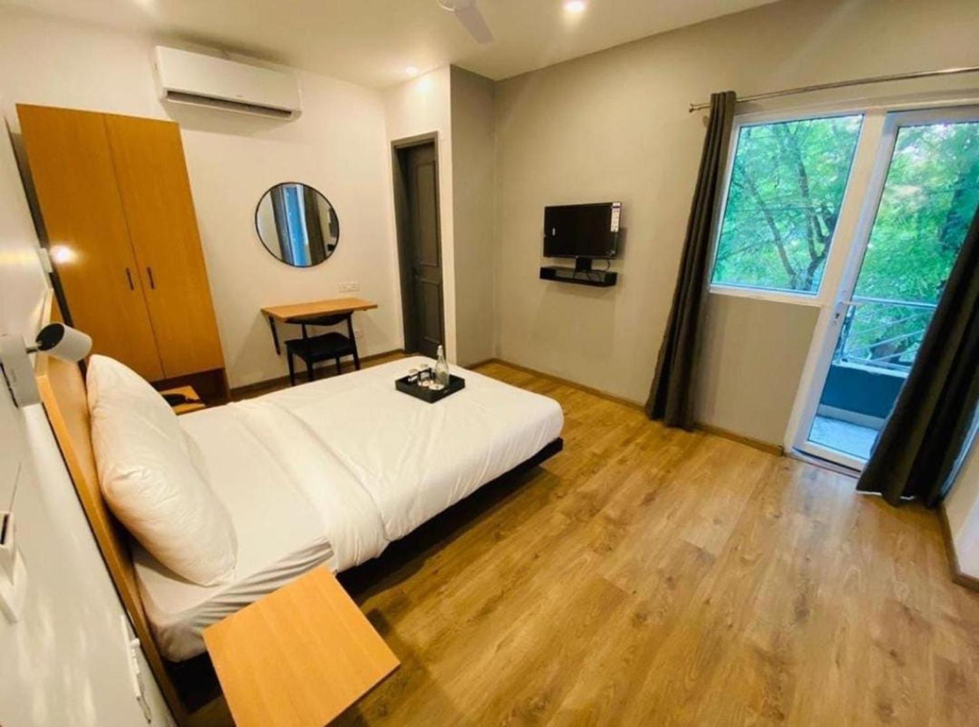 Hotel Aerocity Golden Close To New Delhi Airport Dış mekan fotoğraf